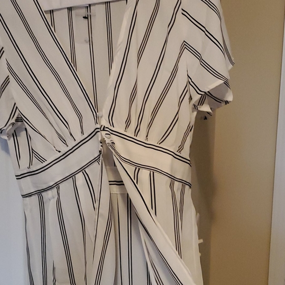 Duster - Picture 3 of 3